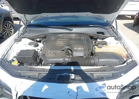 2019 Chrysler 300 Touring из США, поврежденный, VIN 2C3CCAAG7KH715690